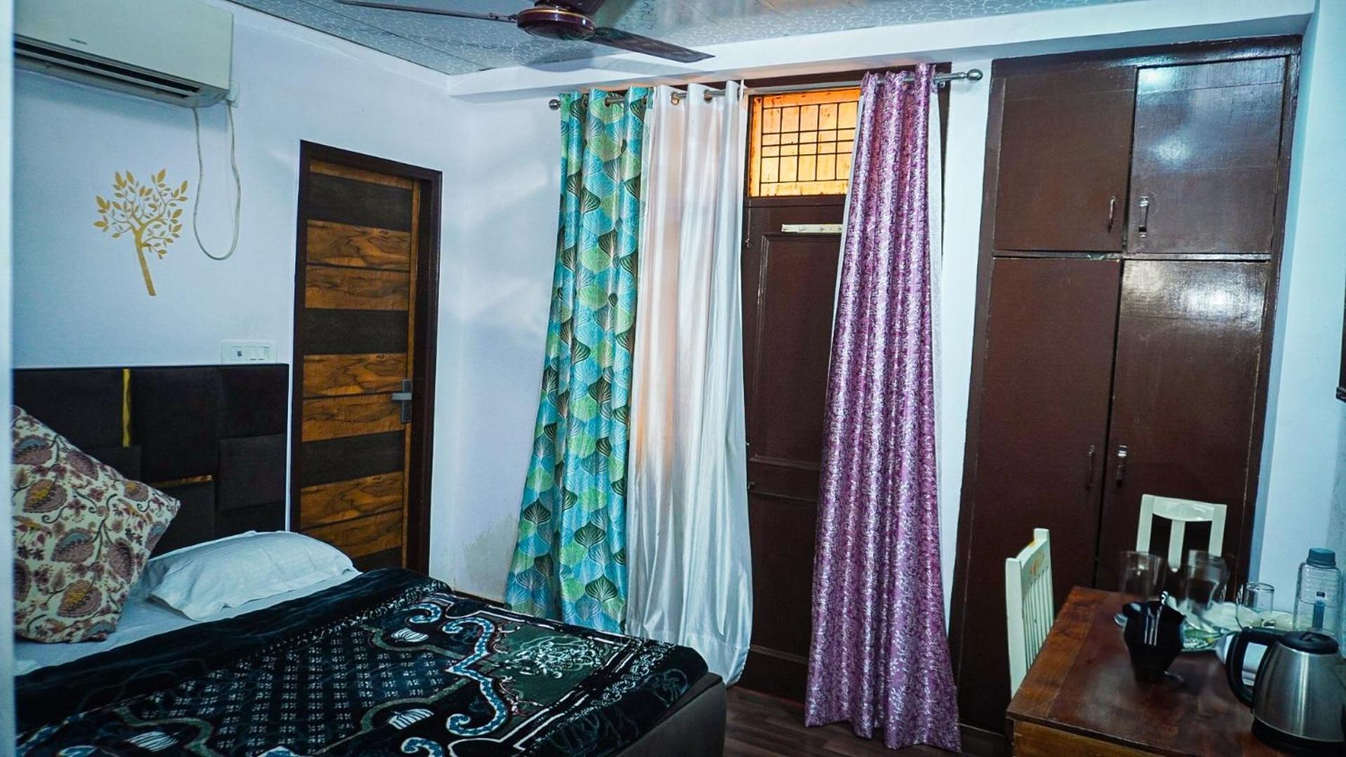 Flips With Mykonos Guest House Yeni Delhi Dış mekan fotoğraf