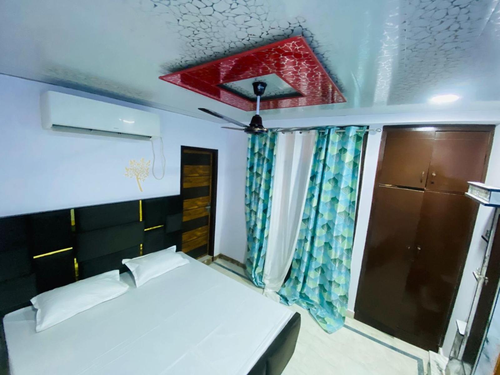 Flips With Mykonos Guest House Yeni Delhi Dış mekan fotoğraf