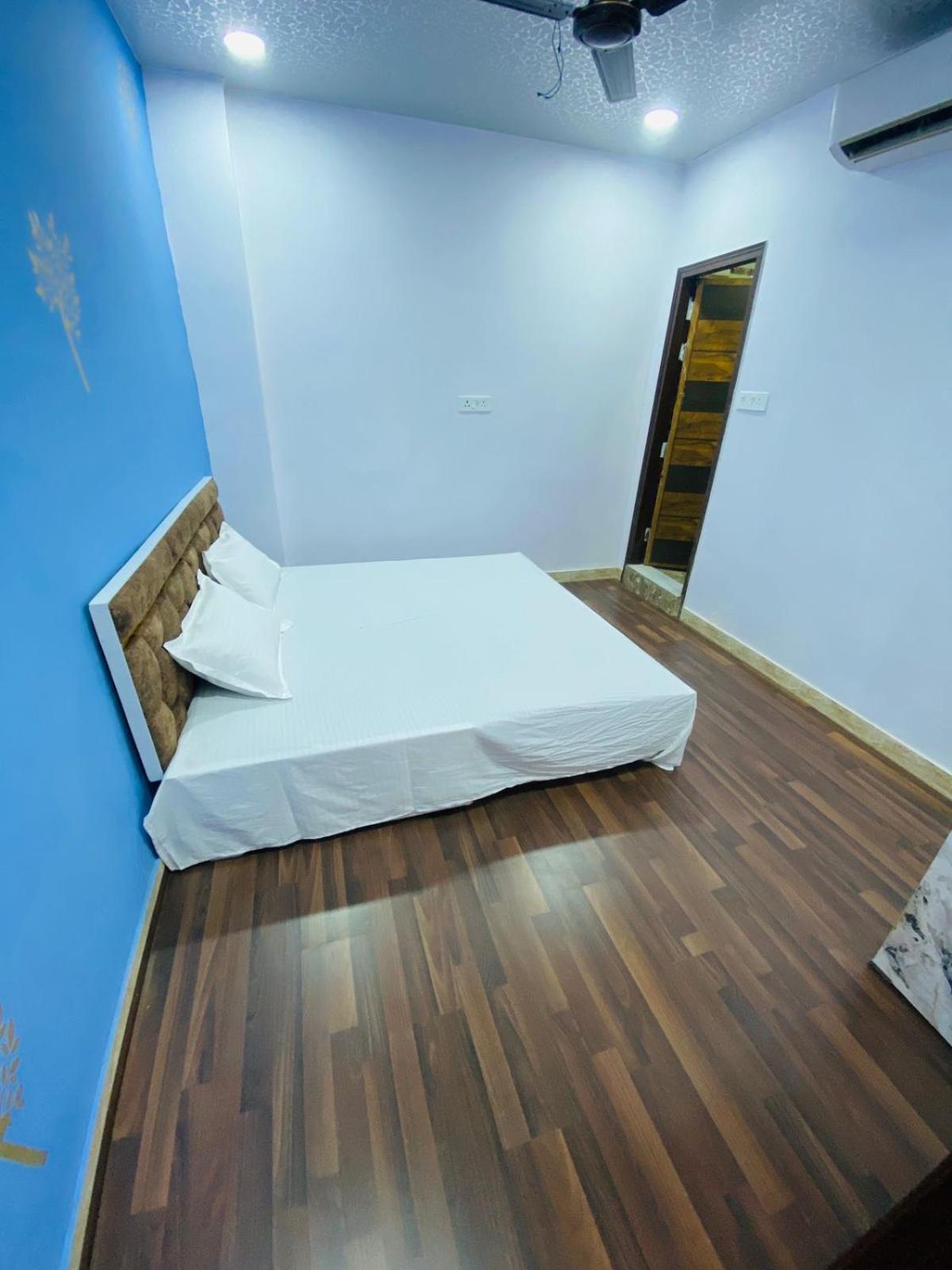 Flips With Mykonos Guest House Yeni Delhi Dış mekan fotoğraf